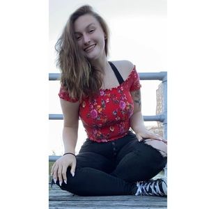 Meet your Posher, Alyssa